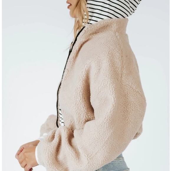 NWT Clad & Cloth Chai Cream Faux Fur Sherpa Cropped Bomber Jacket L - Picture 4 of 13